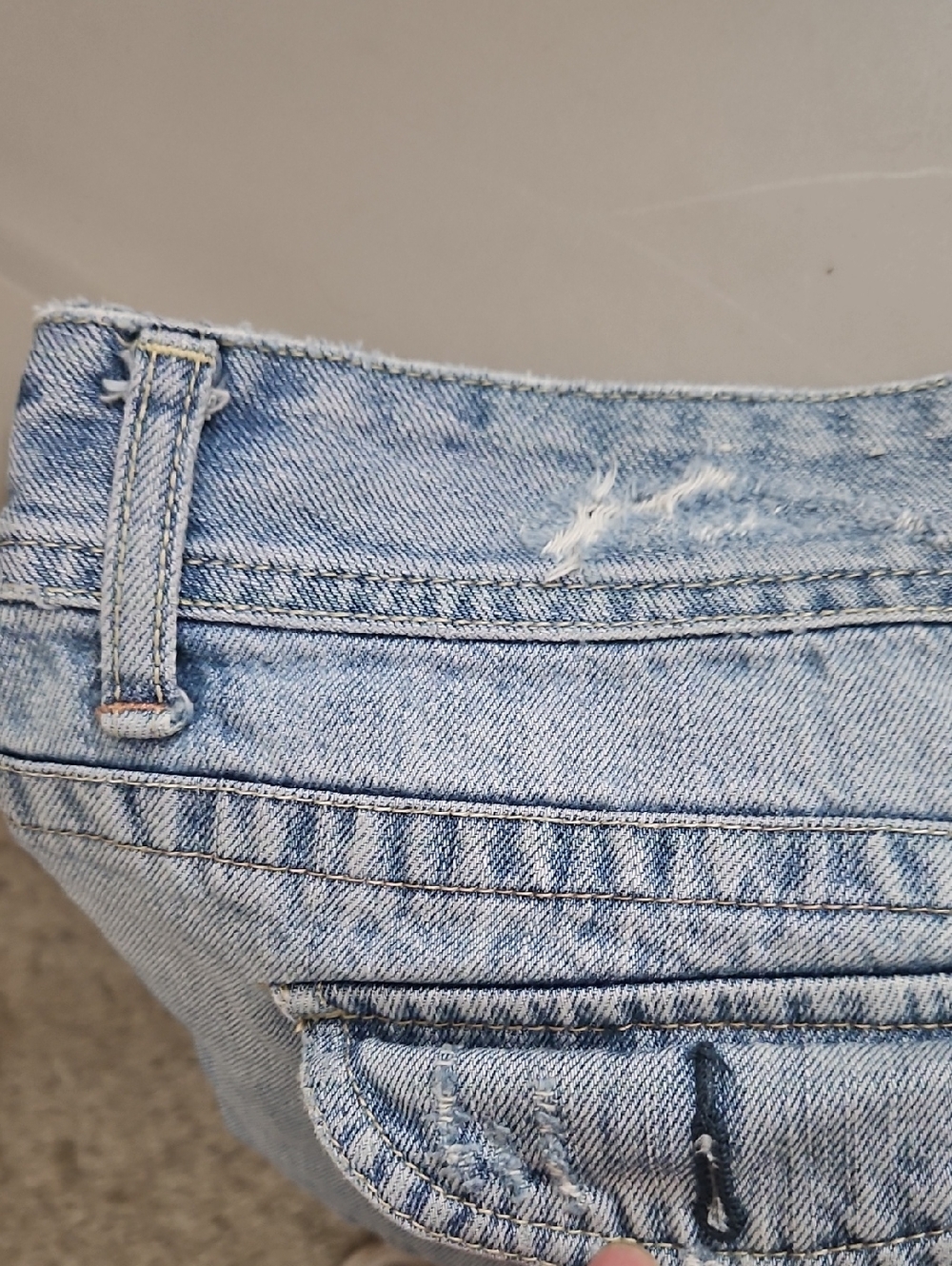 American Eagle | Y2K light denim shorts distressed flap-closure back pockets. 12 - Picture 6 of 13